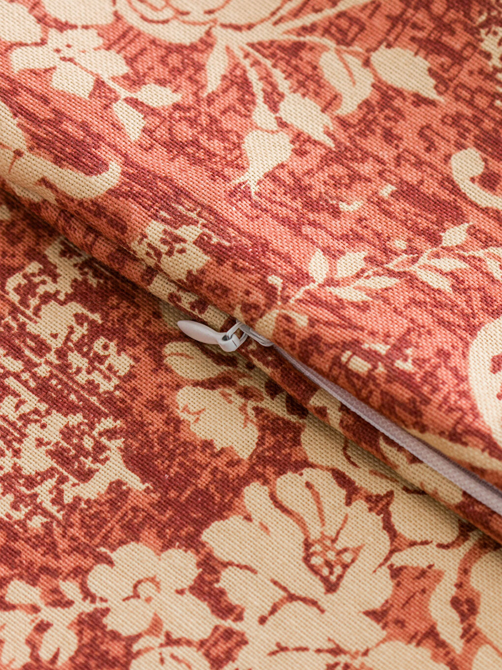 Kahverengi Desenli Kırlent Kılıfı 45x45 cm-3