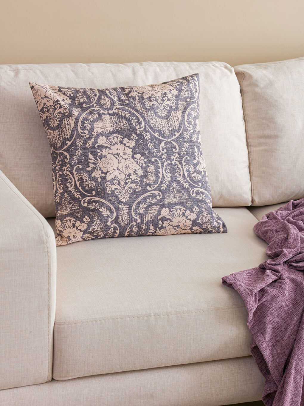 Gri Desenli Kırlent Kılıfı 45x45 cm