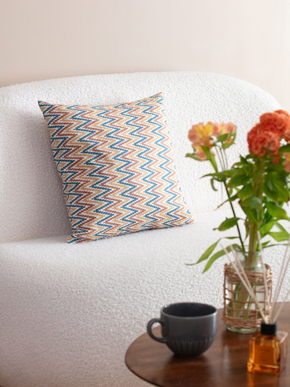 Karışık Desenli Dolgulu Kırlent 45x45 cm