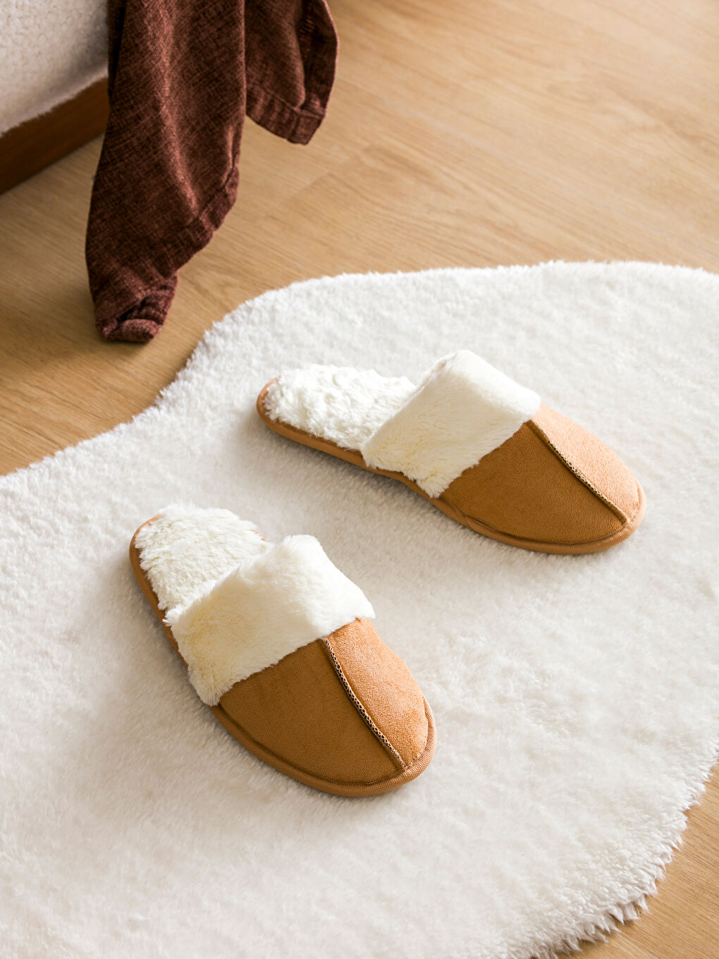 Kahverengi Önü Kapalı Süet Kadın Ev Terliği-1