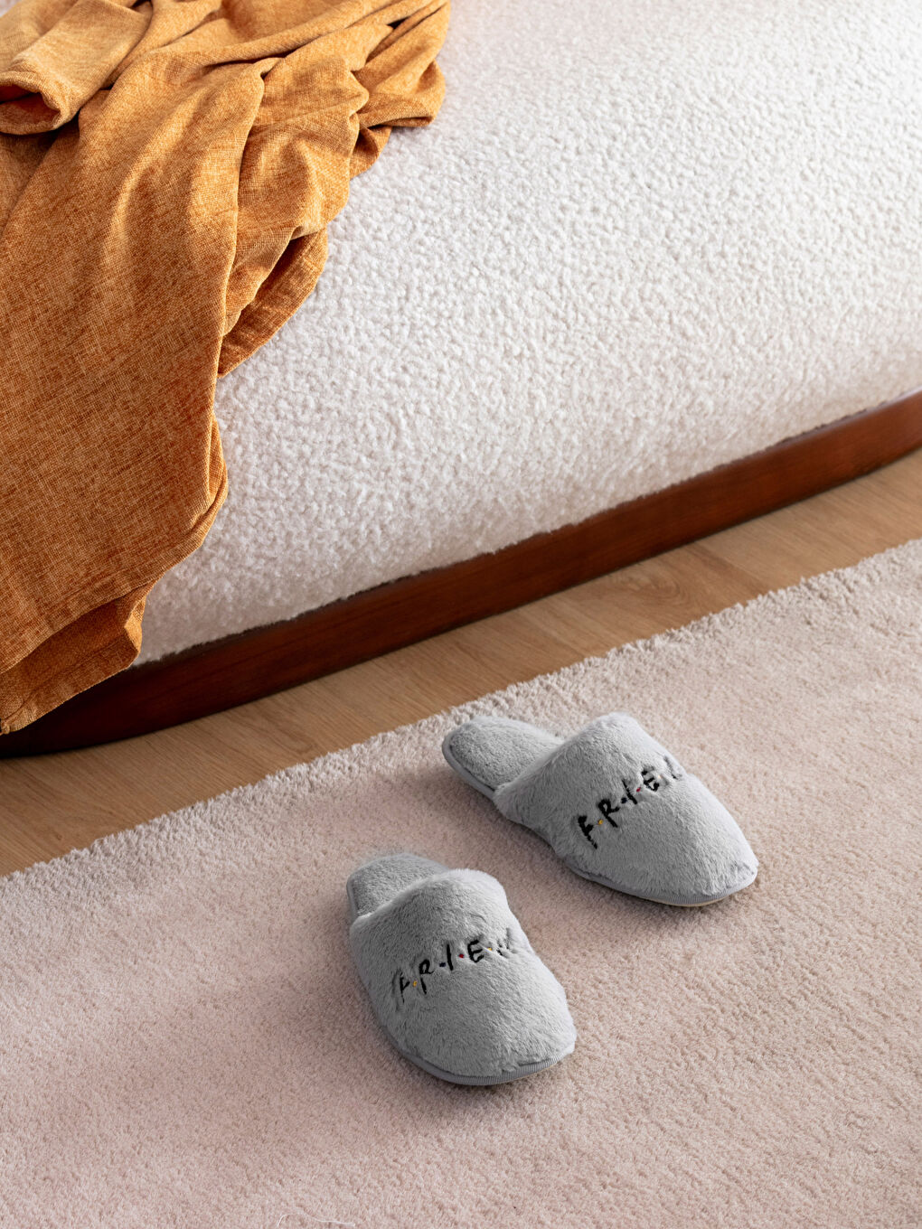 سليبر منزل مطبوع أصدقاء للسيدات