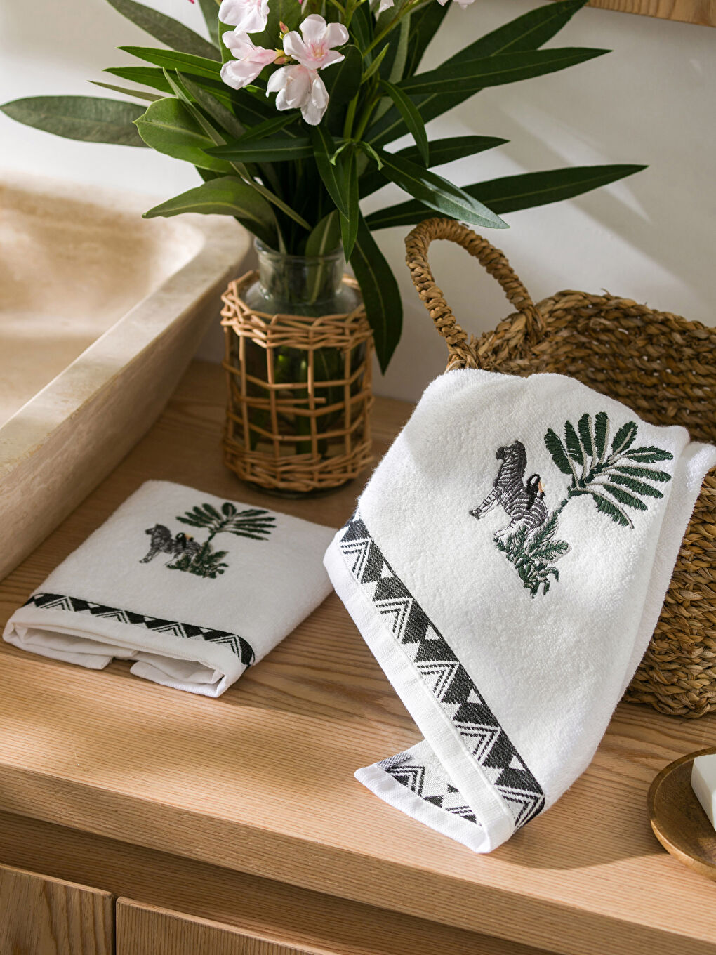 LCW HOME Beyaz Pamuklu Nakışlı Havlu Seti 2'li - 1