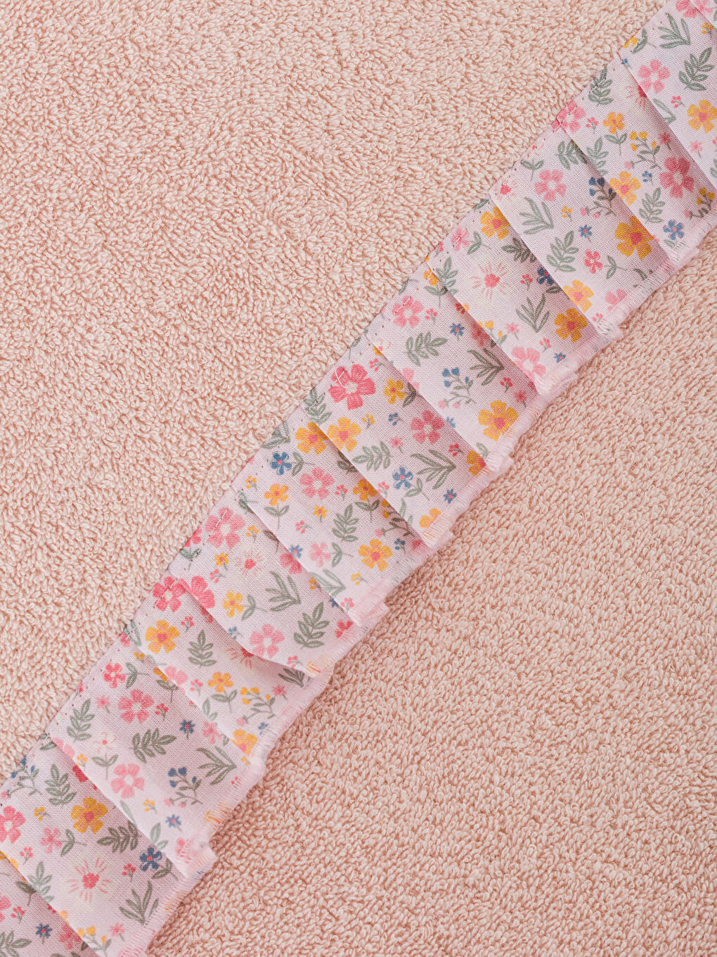 Pembe Çiçek Nakışlı Püsküllü Yüz Havlusu 50x80 cm-3