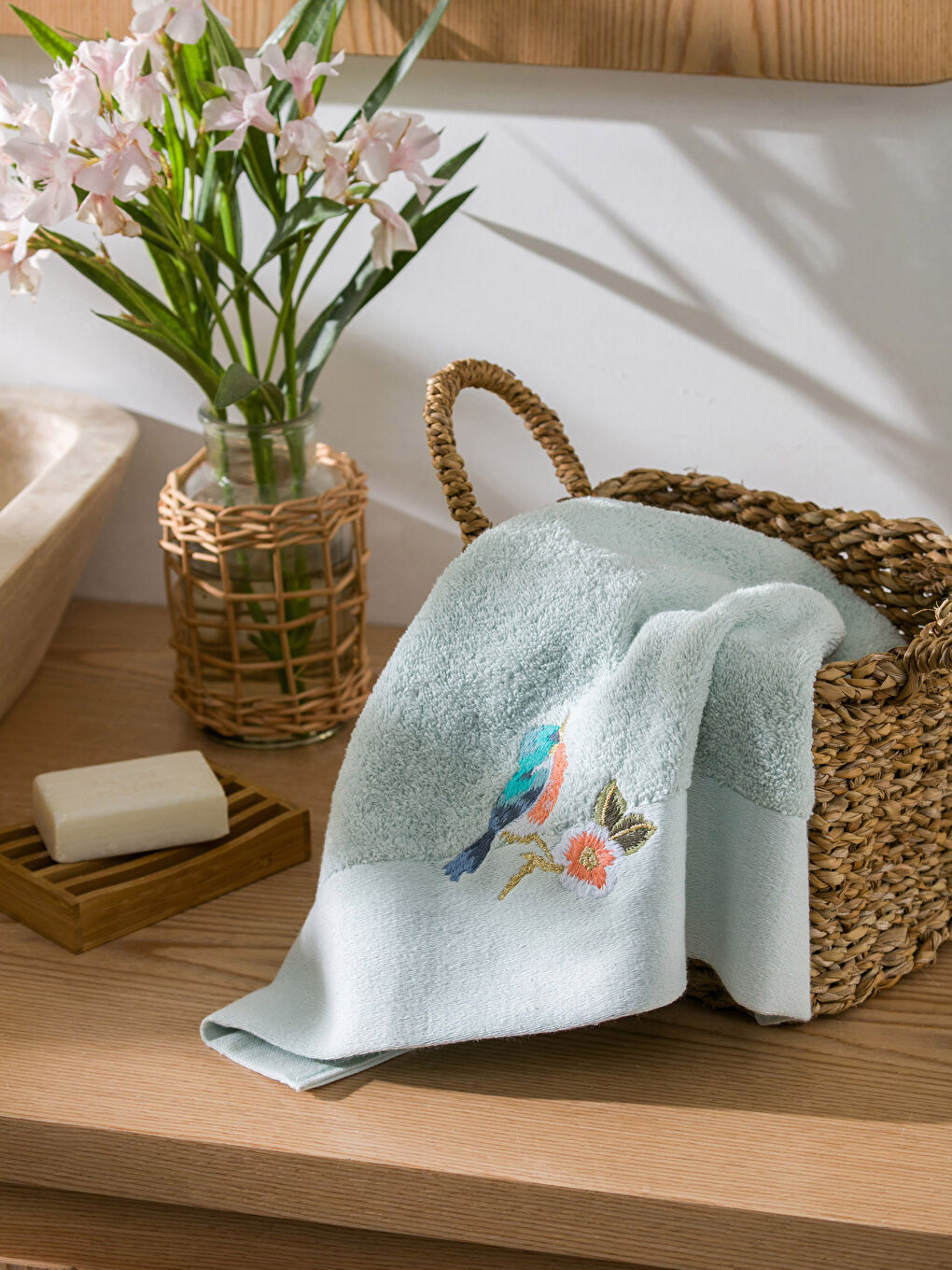 Embroidered Hand Towel 50x80 cm
