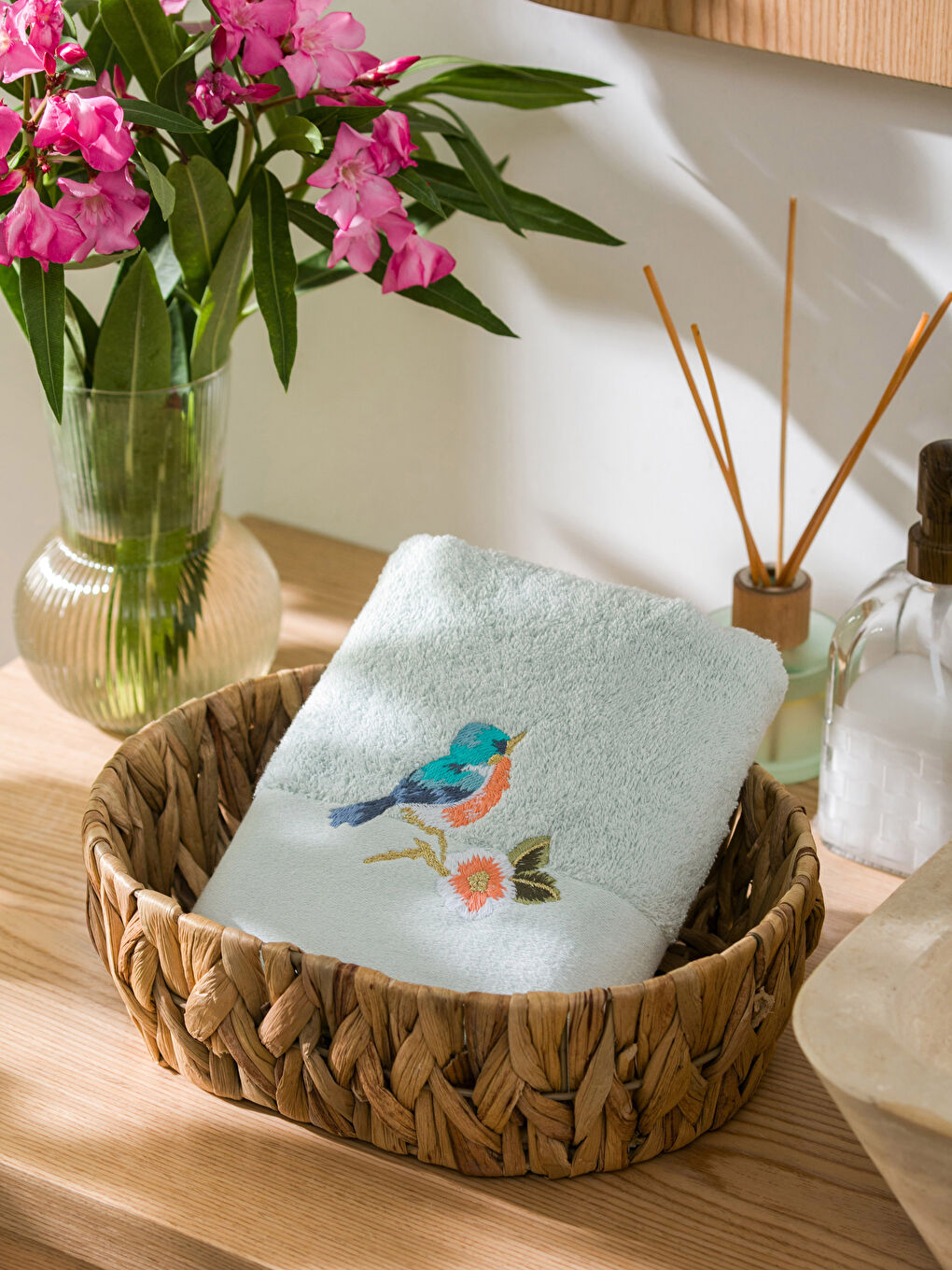 Embroidered Hand Towel 50x80 cm-1