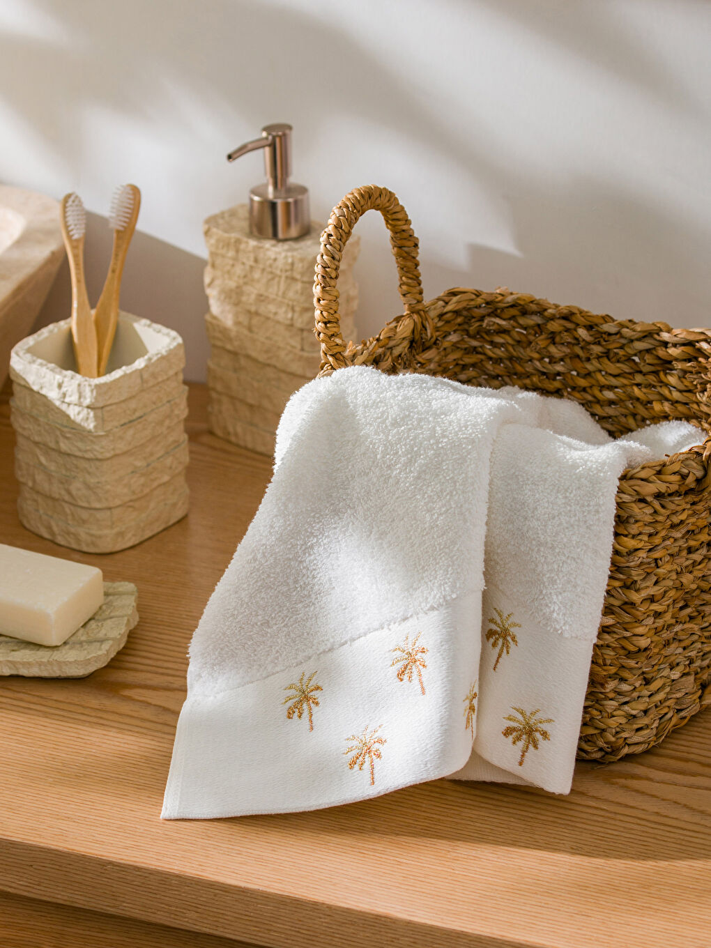 Ekru Nakışlı Pamuklu Yüz Havlusu 50x80 cm-1