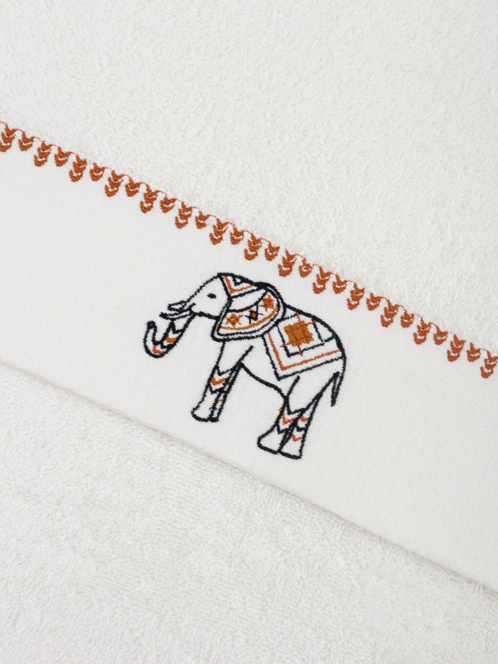 Karışık Fil Nakışlı Yüz Havlusu 50x80 cm-3