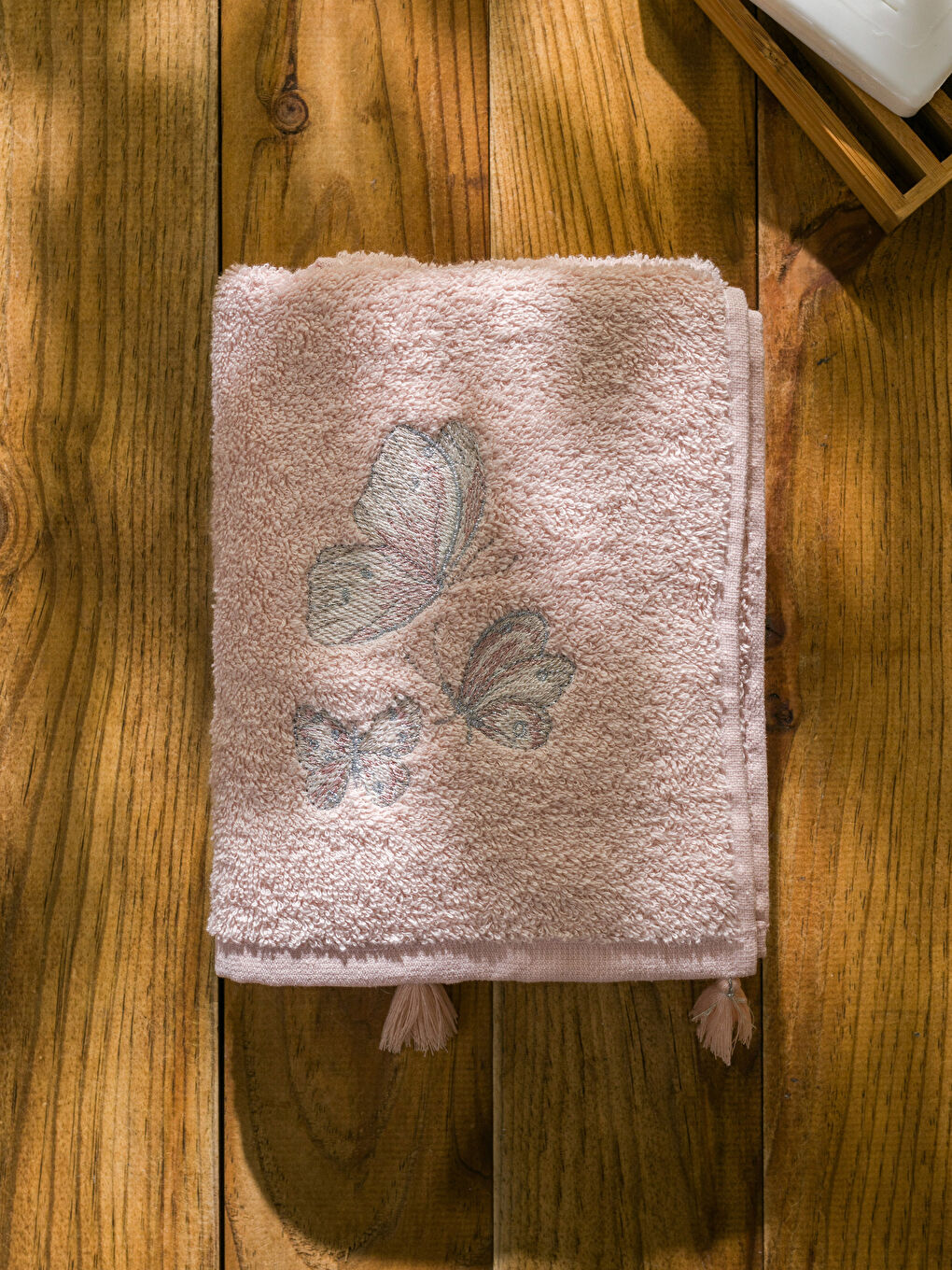 Pembe Kelebek Nakışlı Yüz Havlusu 50x80 cm-2