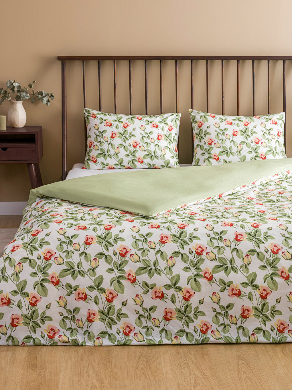 Karışık Çiçek Desenli Çift Kişilik Nevresim Seti