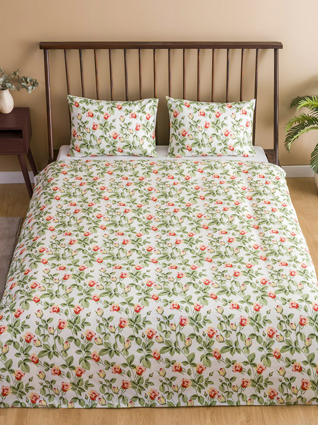 Karışık Çiçek Desenli Çift Kişilik Nevresim Seti-1