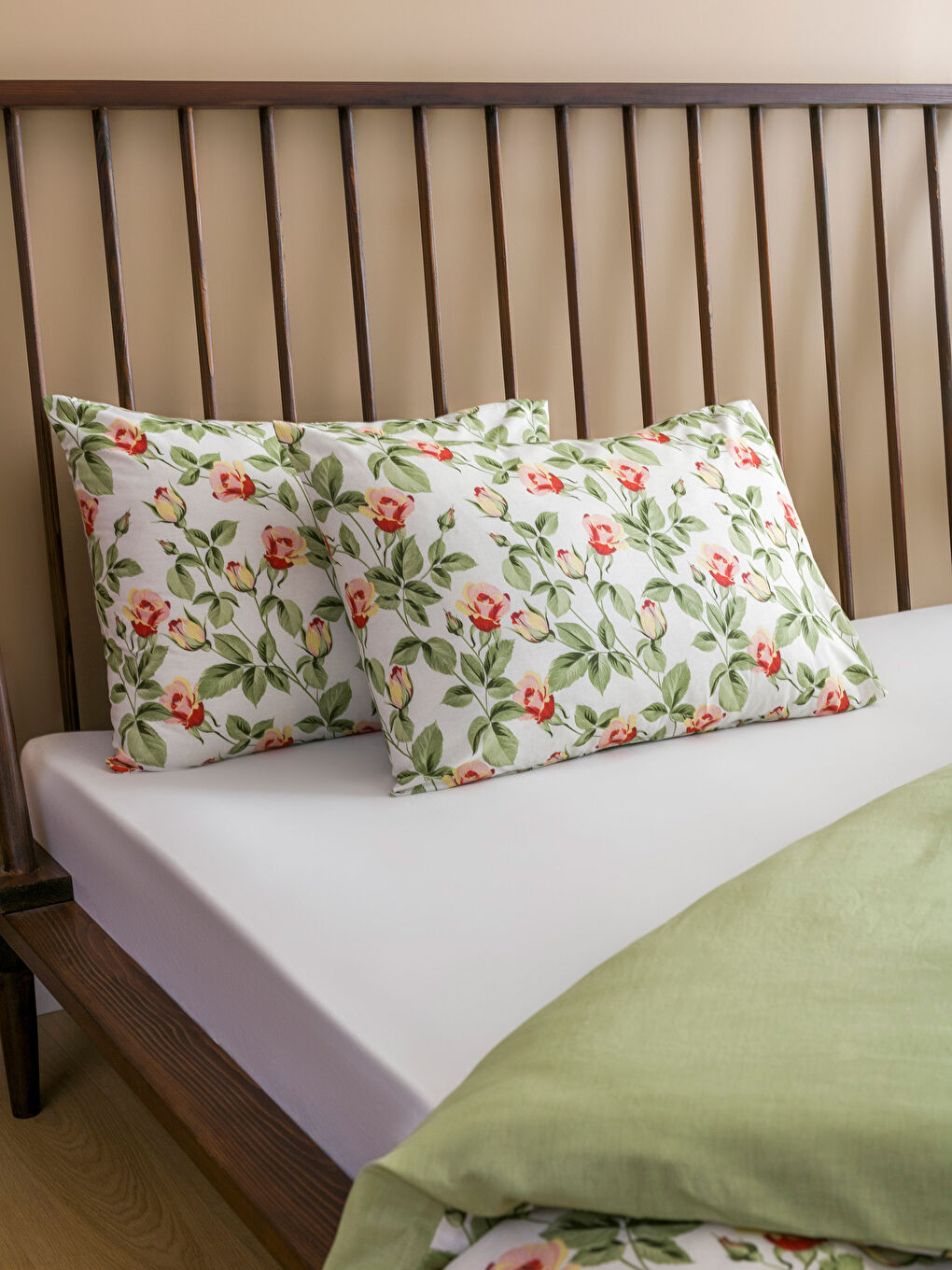 Karışık Çiçek Desenli Çift Kişilik Nevresim Seti-2