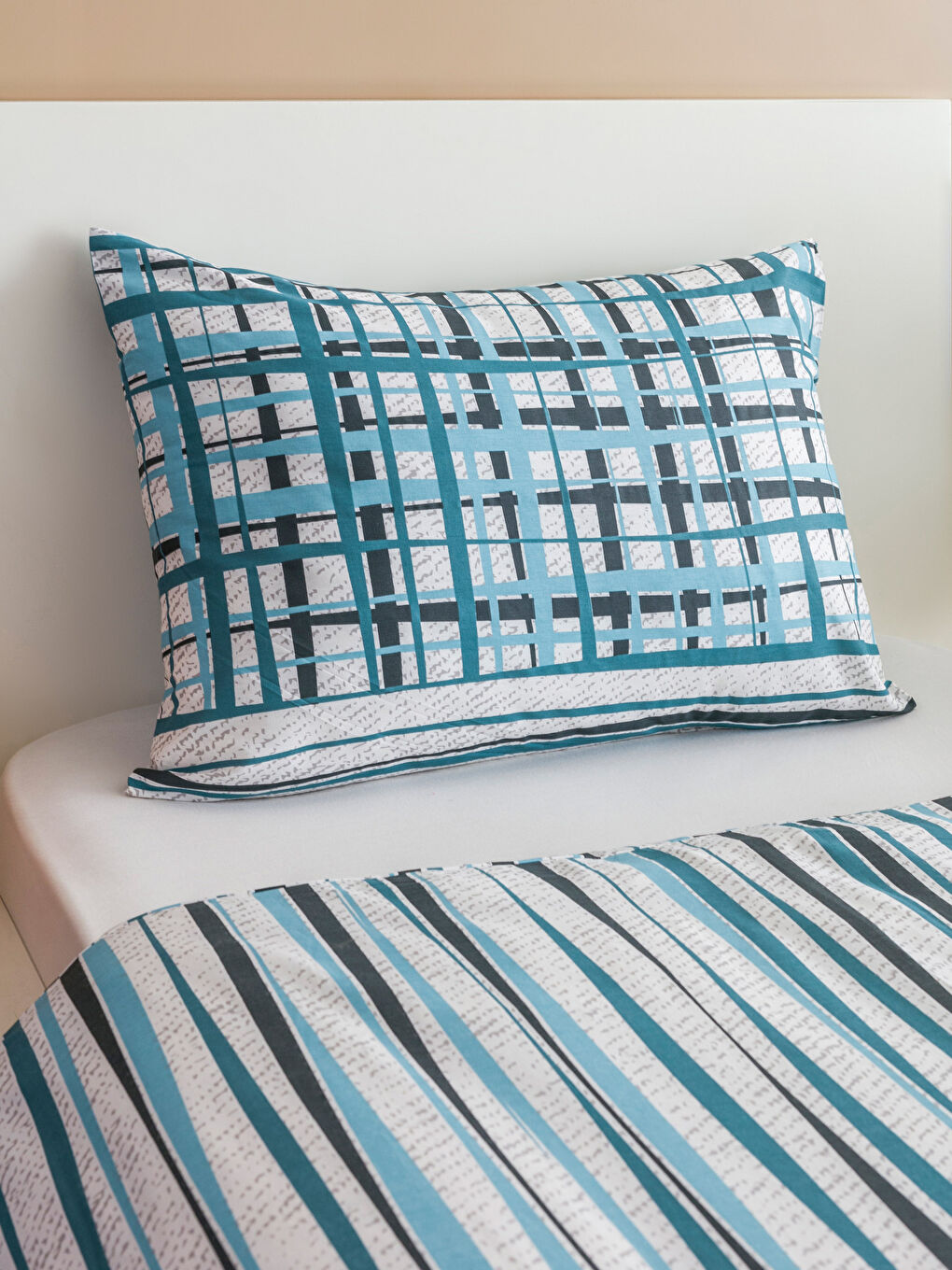 Karışık Desenli Tek Kişilik Nevresim Seti-2