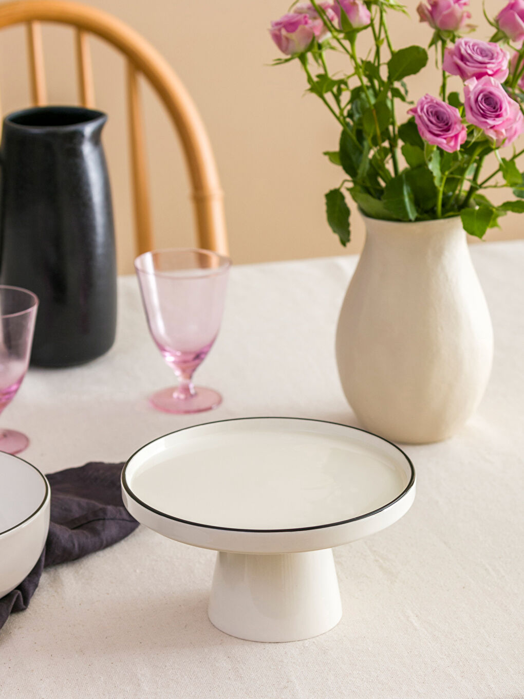 Siyah Seramik Ayaklı Kek Standı 20 cm-1