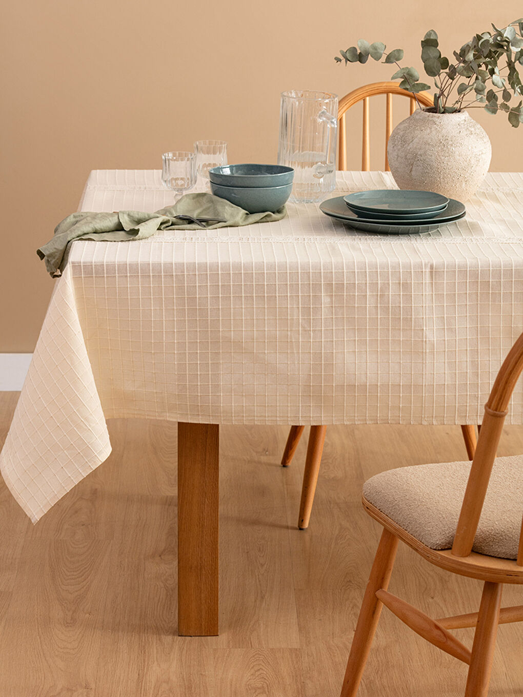 Ekru Dantel Detaylı Nakışlı Masa Örtüsü 150x220 cm-1