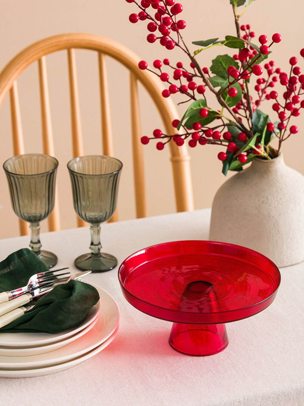 Kırmızı Ayaklı Cam Sunumluk 21 cm