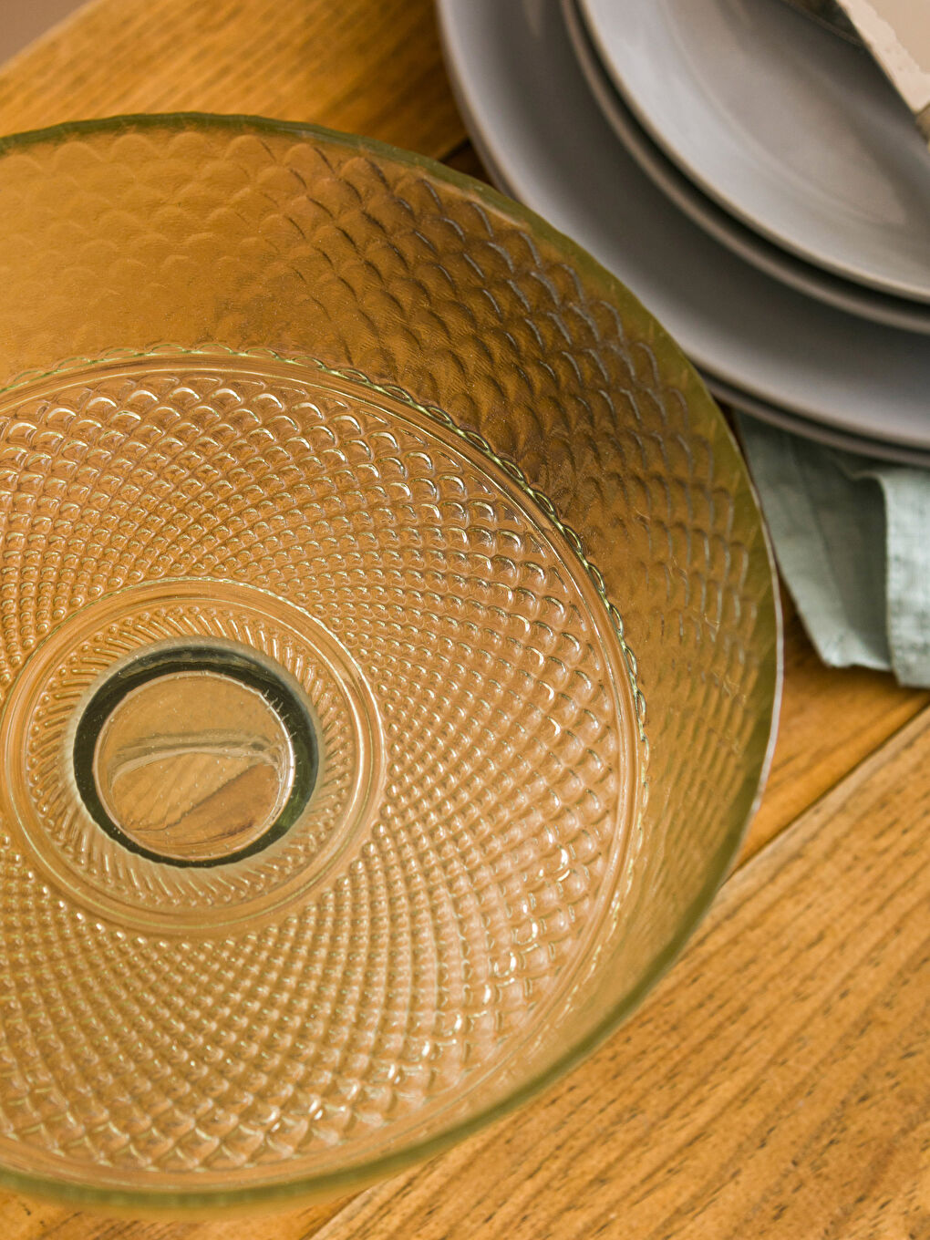 Kırmızı Ayaklı Cam Sunumluk 21x18 cm-2