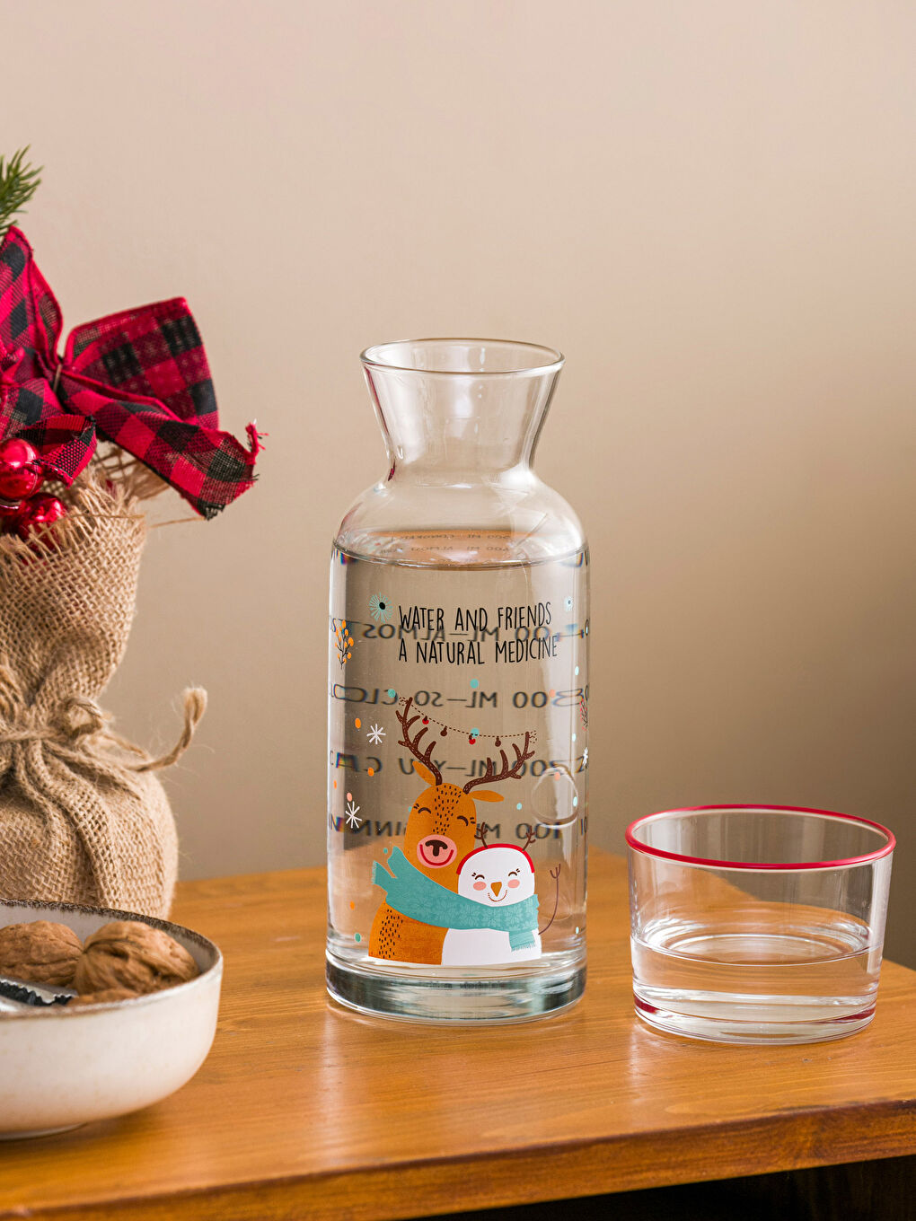 Karışık Baskılı Kapaklı Cam Sürahi 700 ml