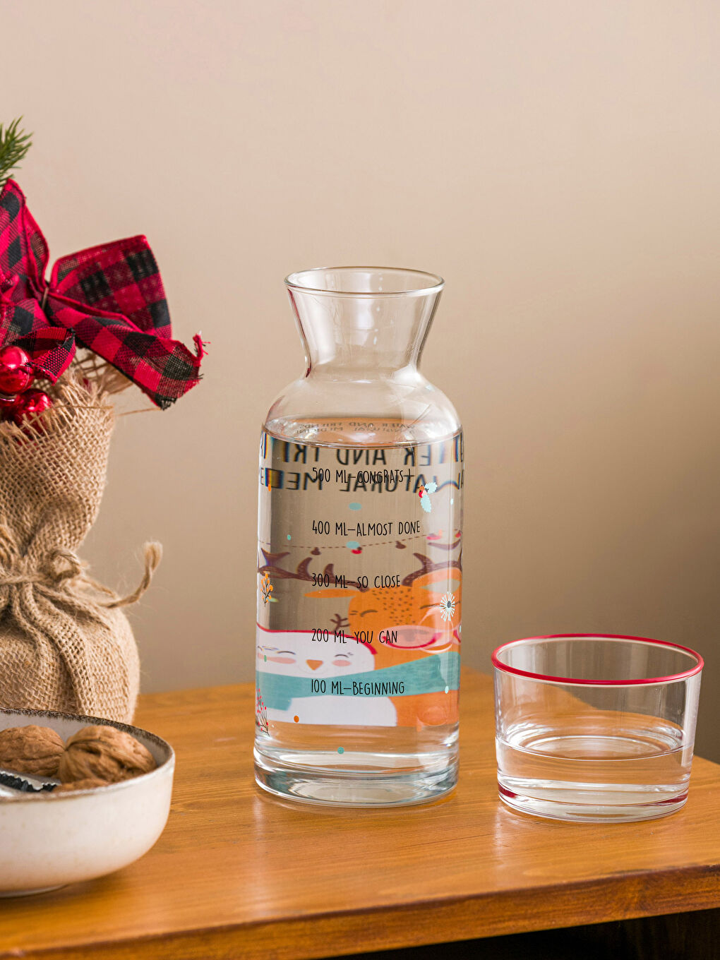 Karışık Baskılı Kapaklı Cam Sürahi 700 ml-1