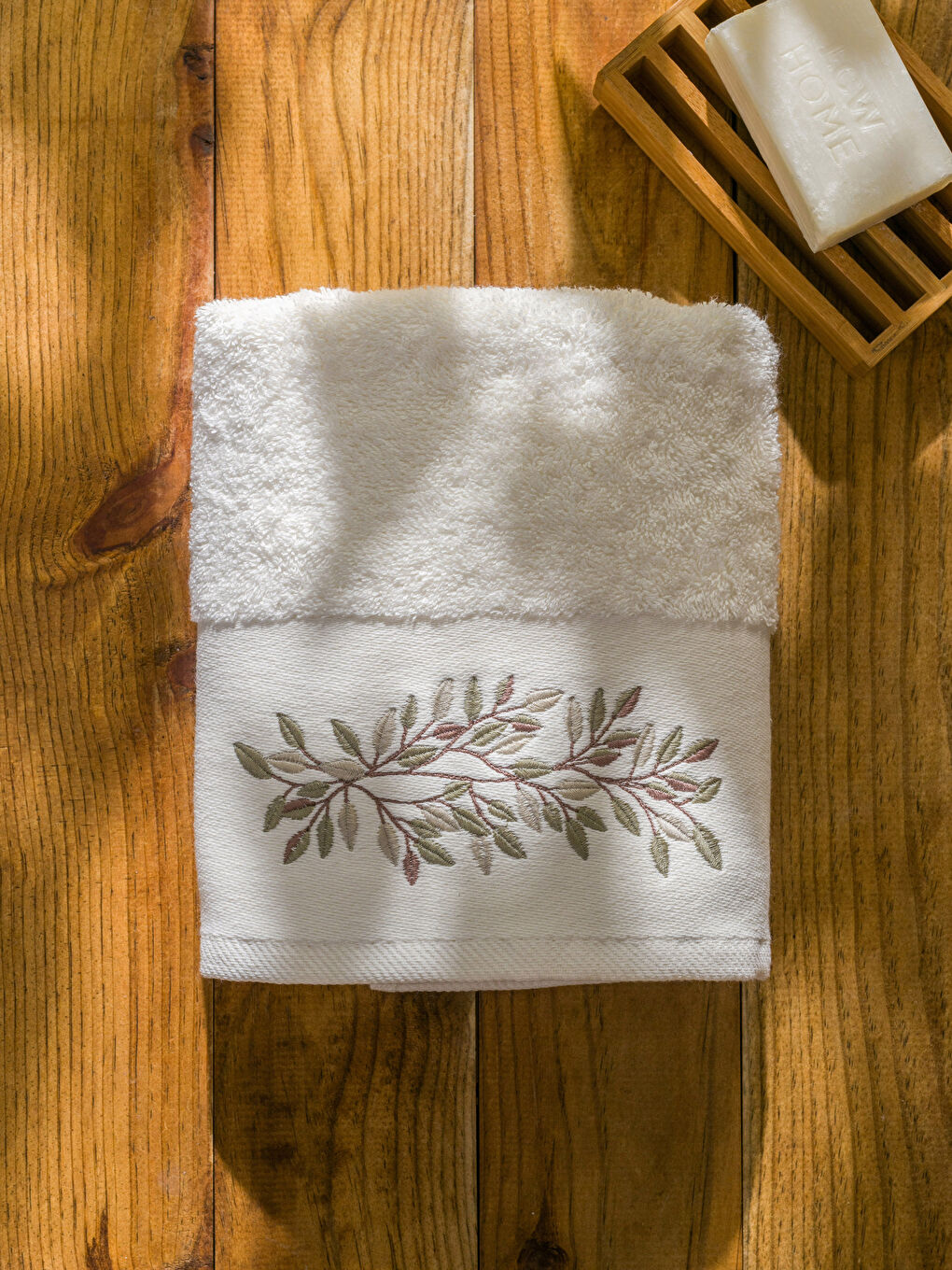 Ekru Nakışlı Pamuklu Yüz Havlusu 50x80 cm-2