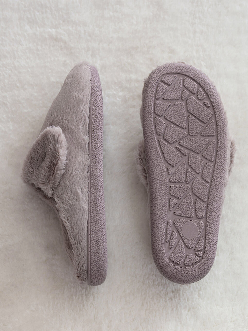 Bej 3D Detaylı Nakışlı Pelüş Kadın Ev Terliği-7