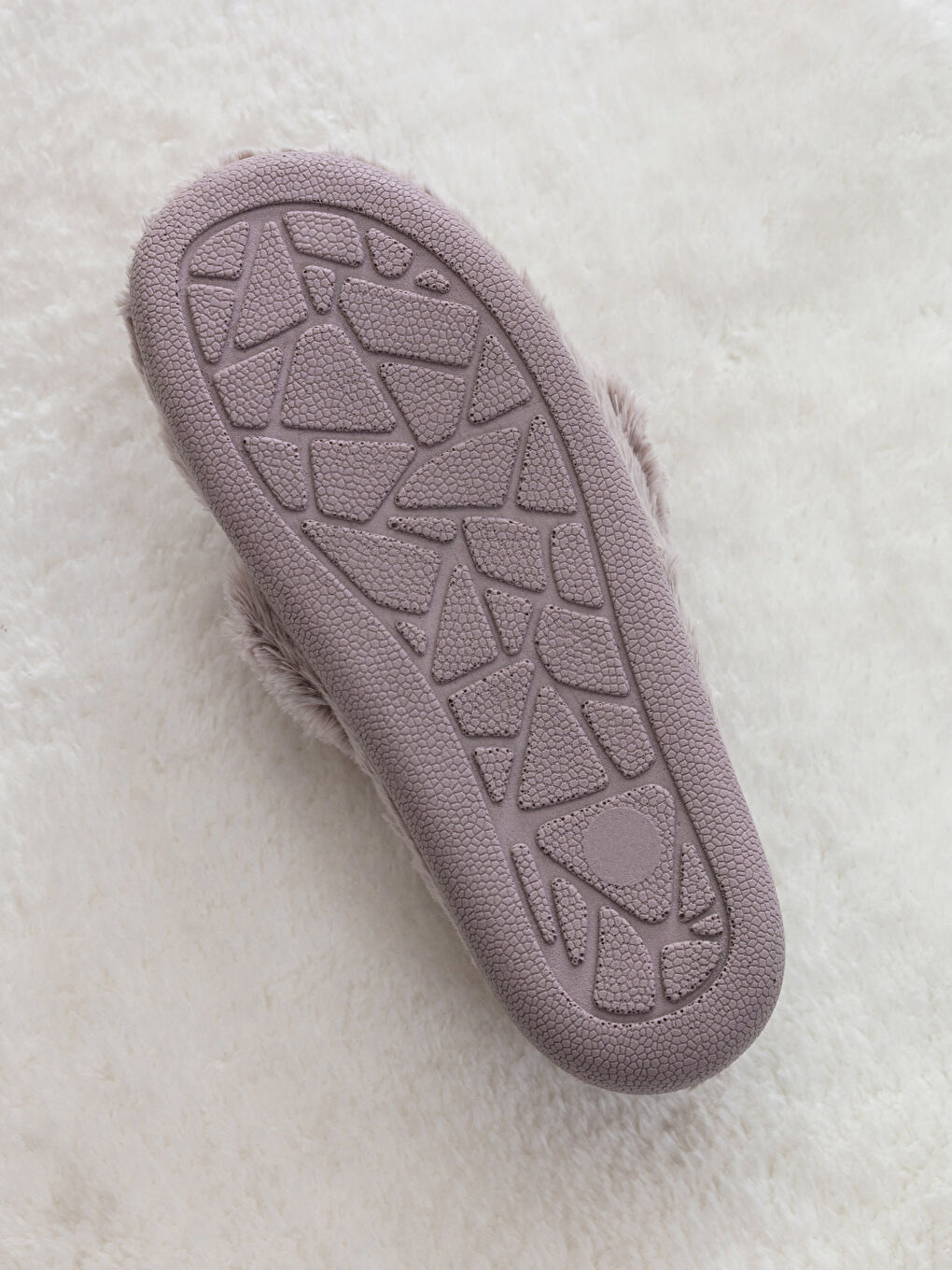 Bej 3D Detaylı Nakışlı Pelüş Kadın Ev Terliği-9