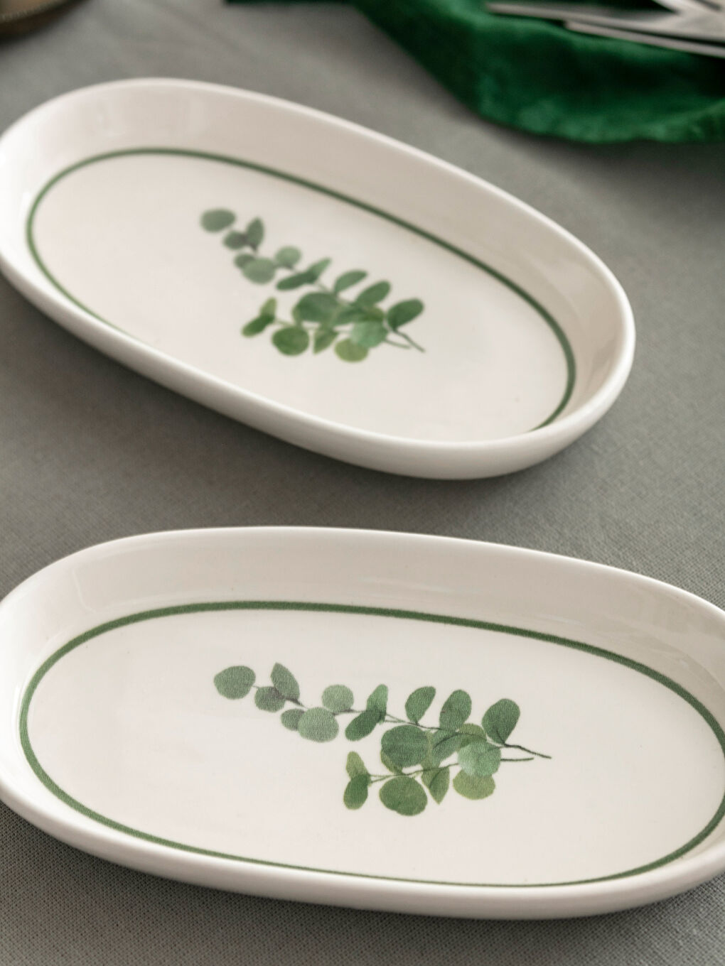 Leaf Patterned Ceramic Presentation Plate Set of 2 -W3HA33Z8-LRR