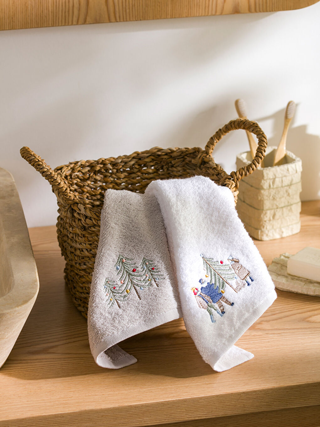 Beyaz Ağaç Nakışlı El Havlusu 30x50 cm-1