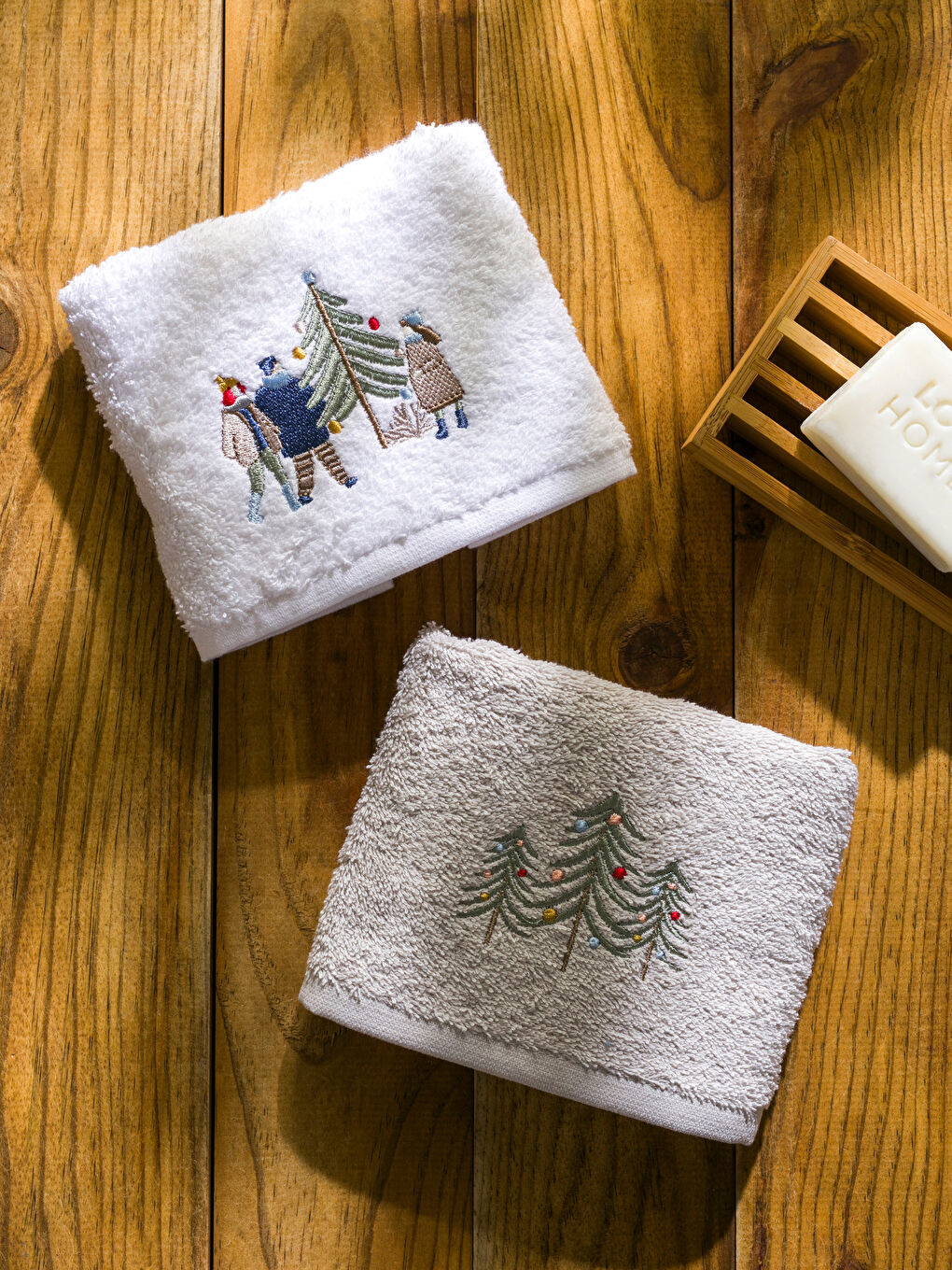 Beyaz Ağaç Nakışlı El Havlusu 30x50 cm-2