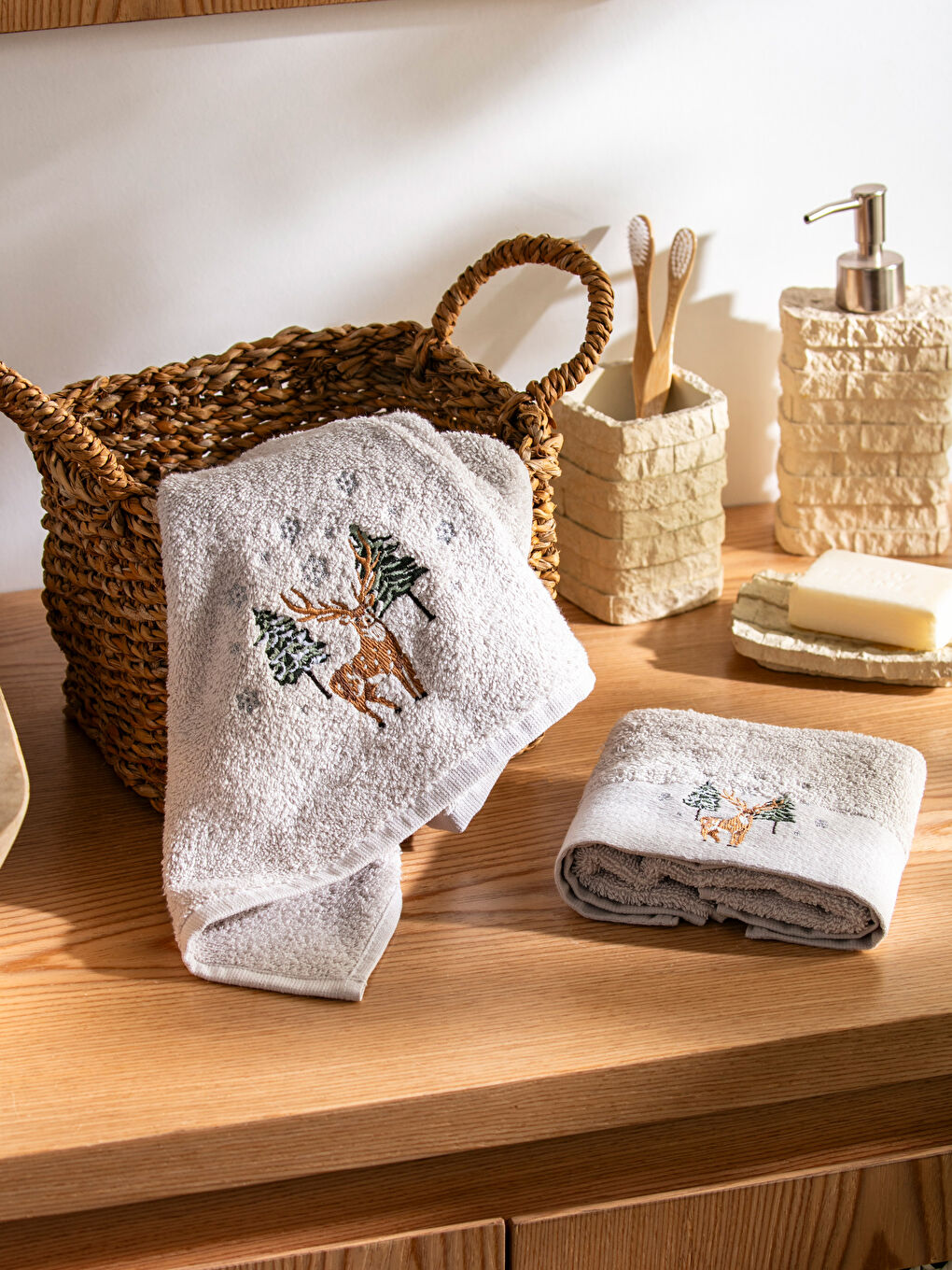 LCW HOME Deer Embroidered Towel Set -W3HF01Z8-SM0