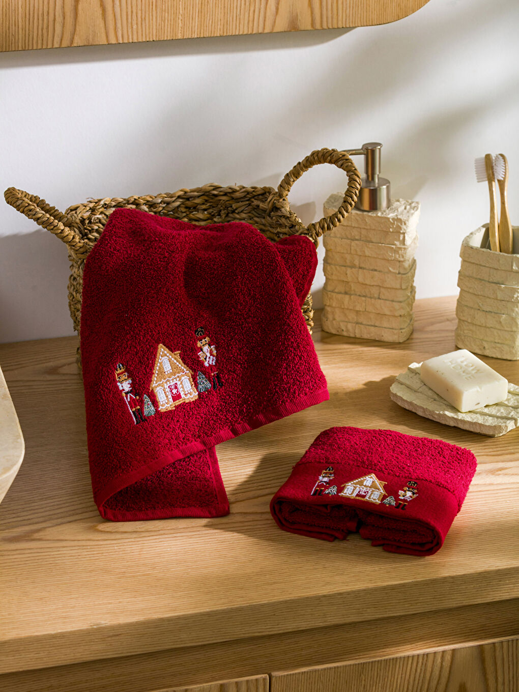 Kırmızı Yılbaşı Temalı Yüz Havlusu 2'li 50x80 cm