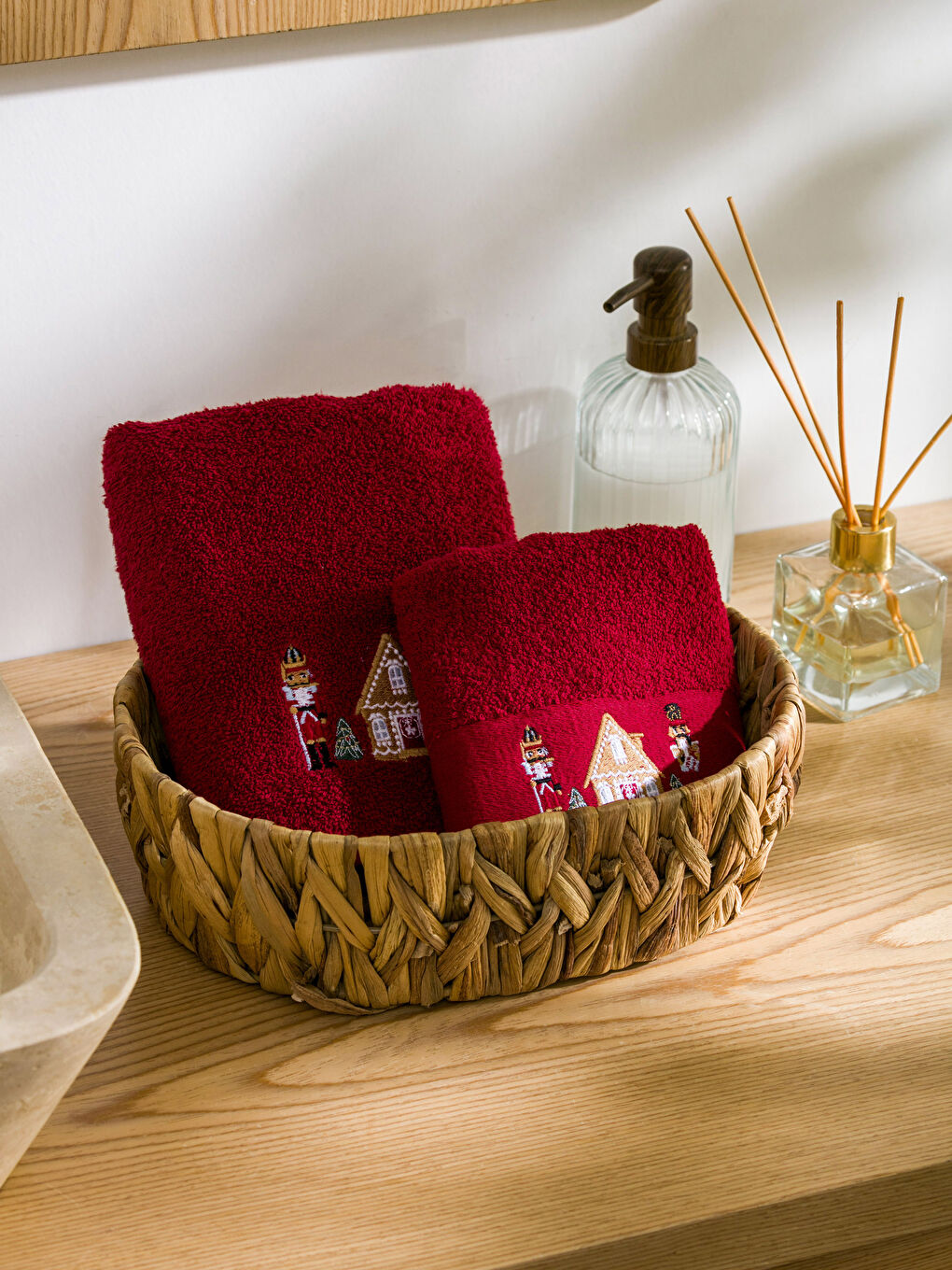 Kırmızı Yılbaşı Temalı Yüz Havlusu 2'li 50x80 cm-1