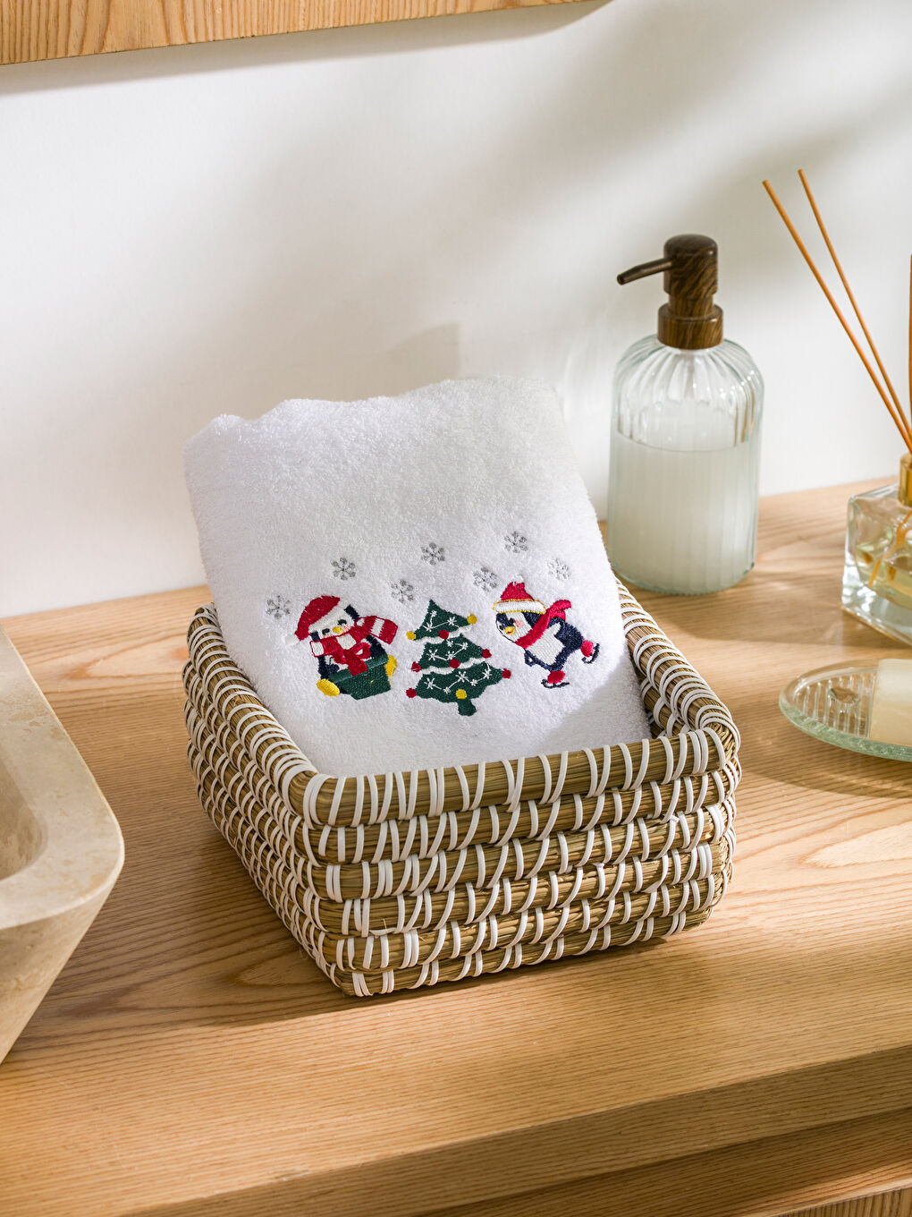 Beyaz Yeni Yıl Temalı Yüz Havlusu 50x80 cm-1