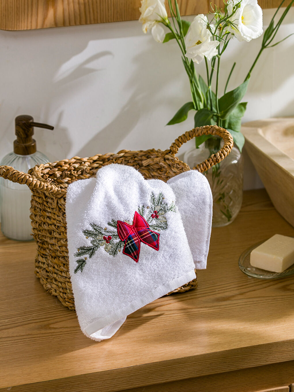 LCW HOME Cotton Floral Embroidered Face Towel 50x80 Cm -W3HF32Z8-J5E