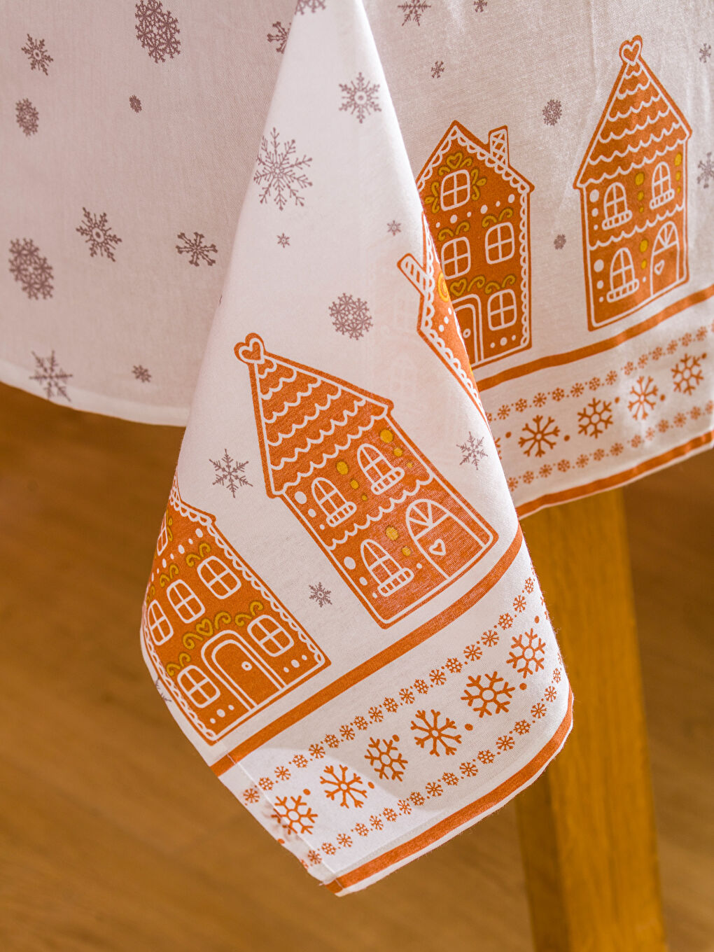 Kahverengi Yılbaşı Temalı Masa Örtüsü 150x200 cm-4