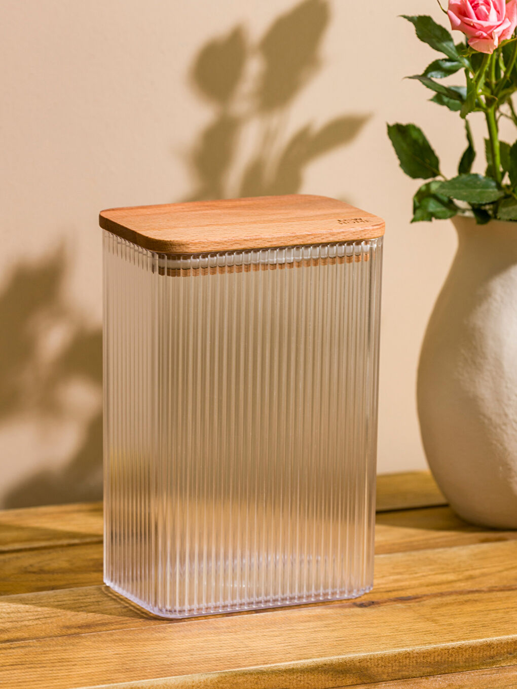 حاوية تخزين بغطاء خشبي 2 لتر-1