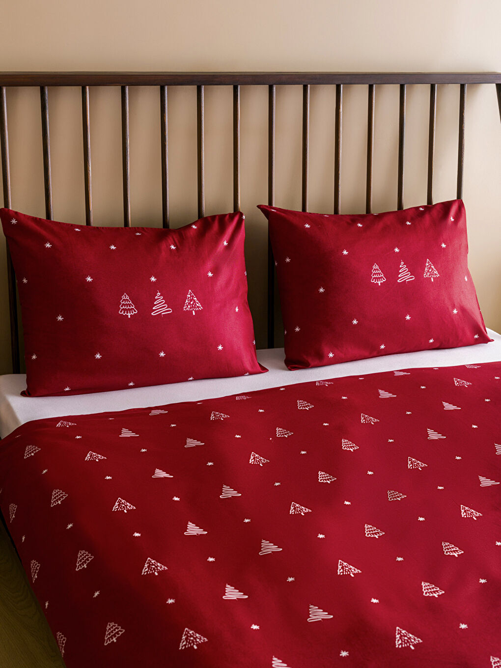 Kırmızı Yılbaşı Temalı Çift Kişilik Nevresim Seti-2