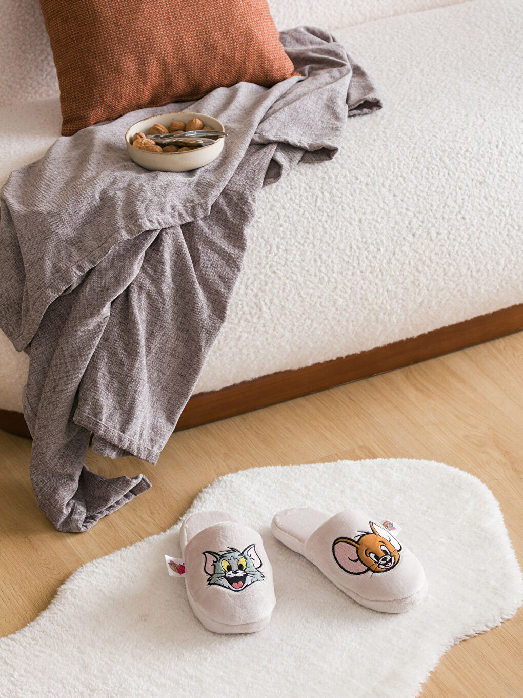 LCW HOME Tom and Jerry Embroidered Women's House Slippers -W3HV23Z8-LRA