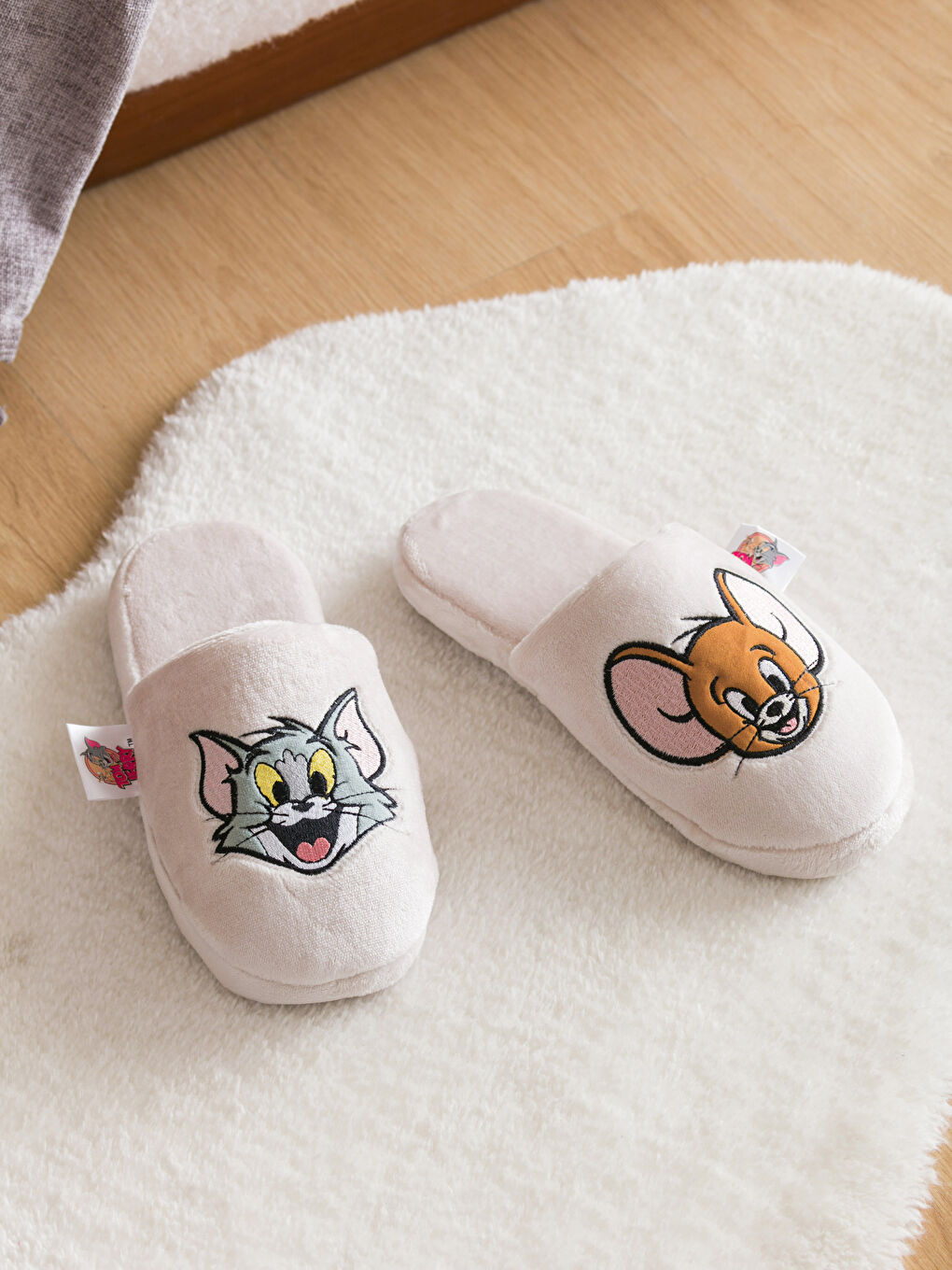 LCW HOME Tom and Jerry Embroidered Women's House Slippers -W3HV23Z8-LRA