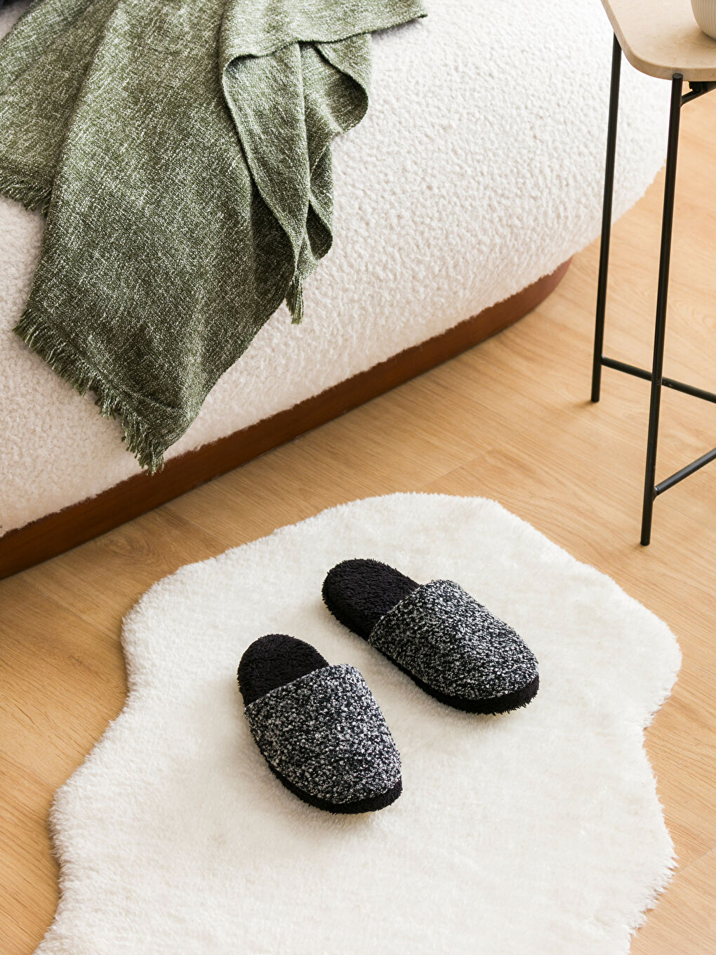 Siyah Desenli Kadın Ev Terliği