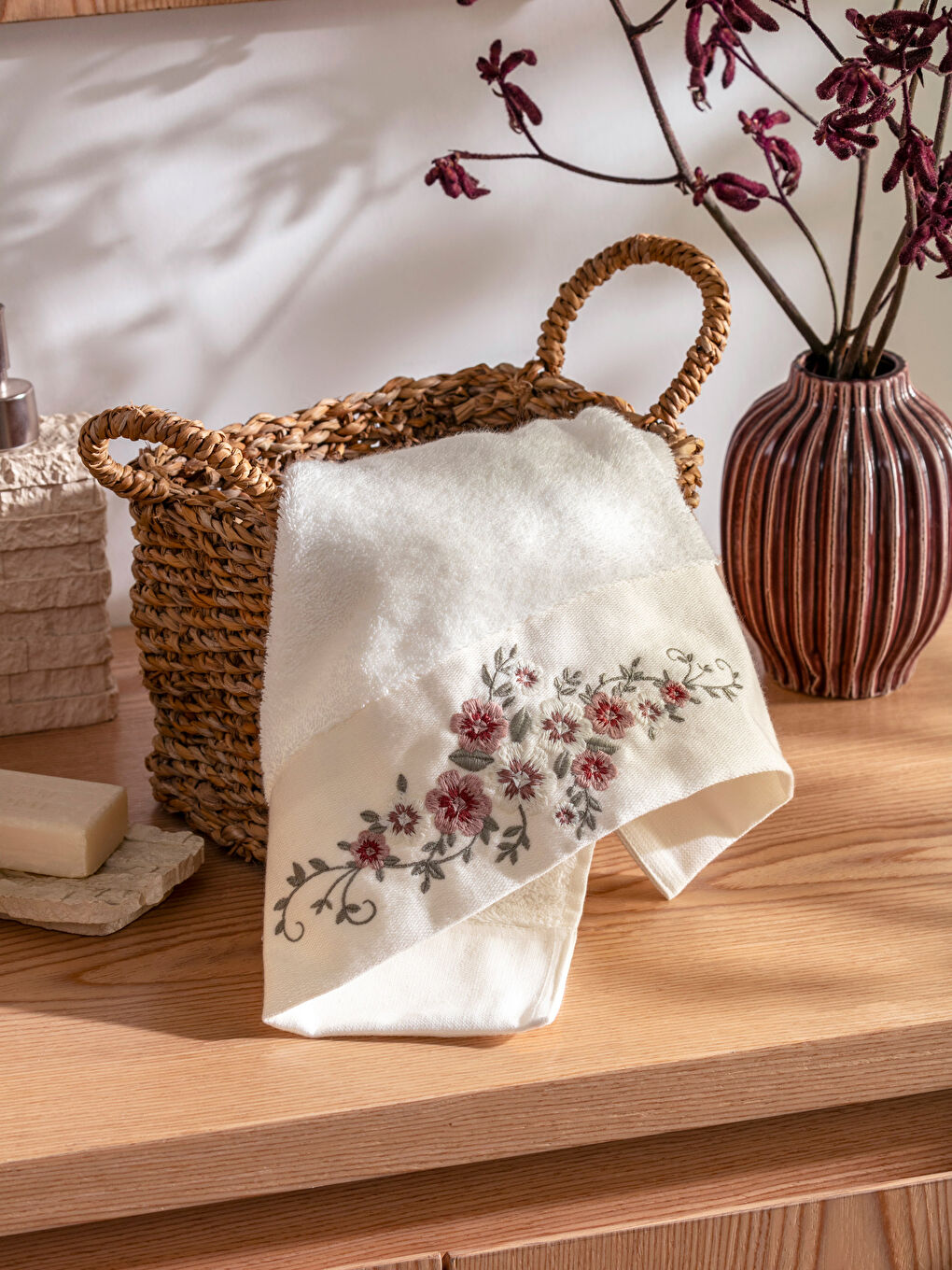 Serviette d'invité Brodée de Fleurs 50x80 Cm