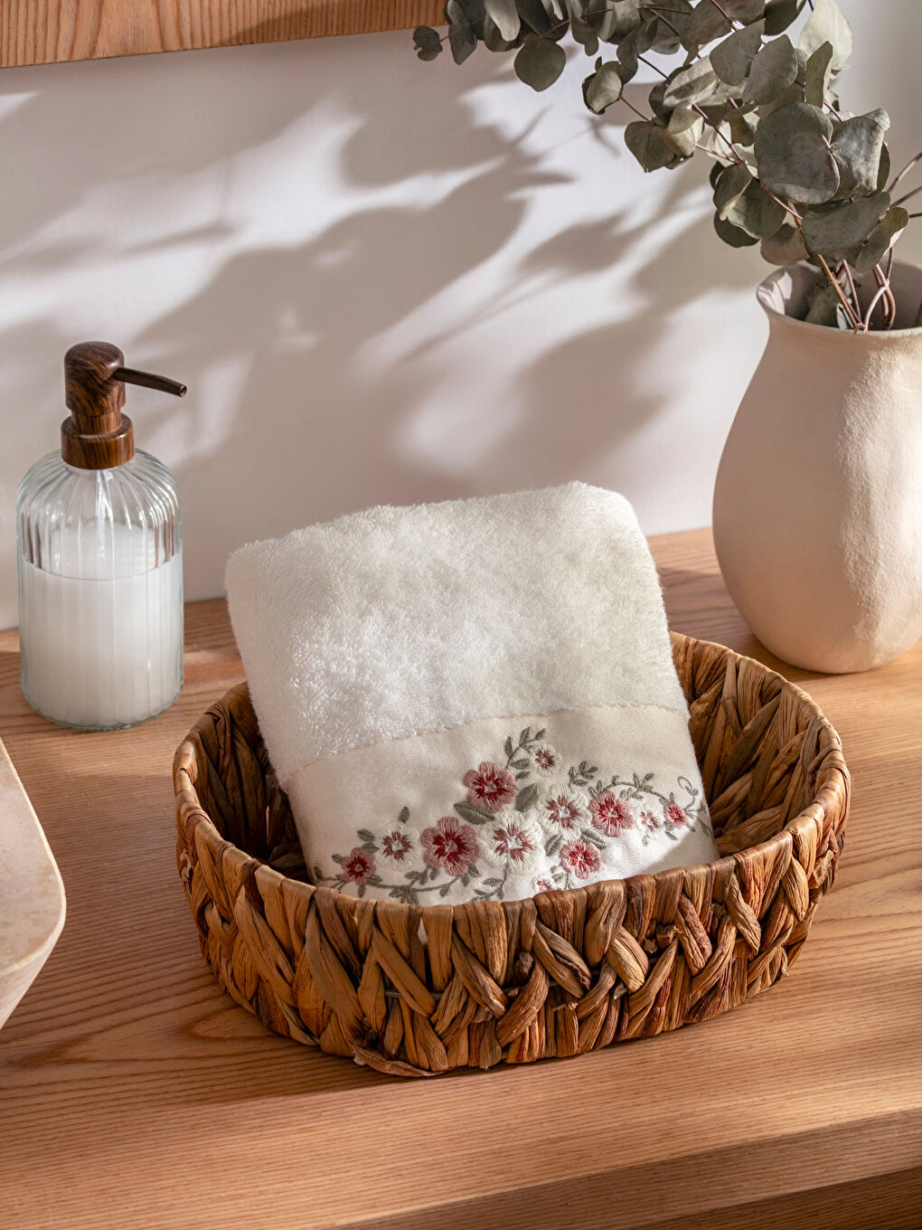 Serviette d'invité Brodée de Fleurs 50x80 Cm-1