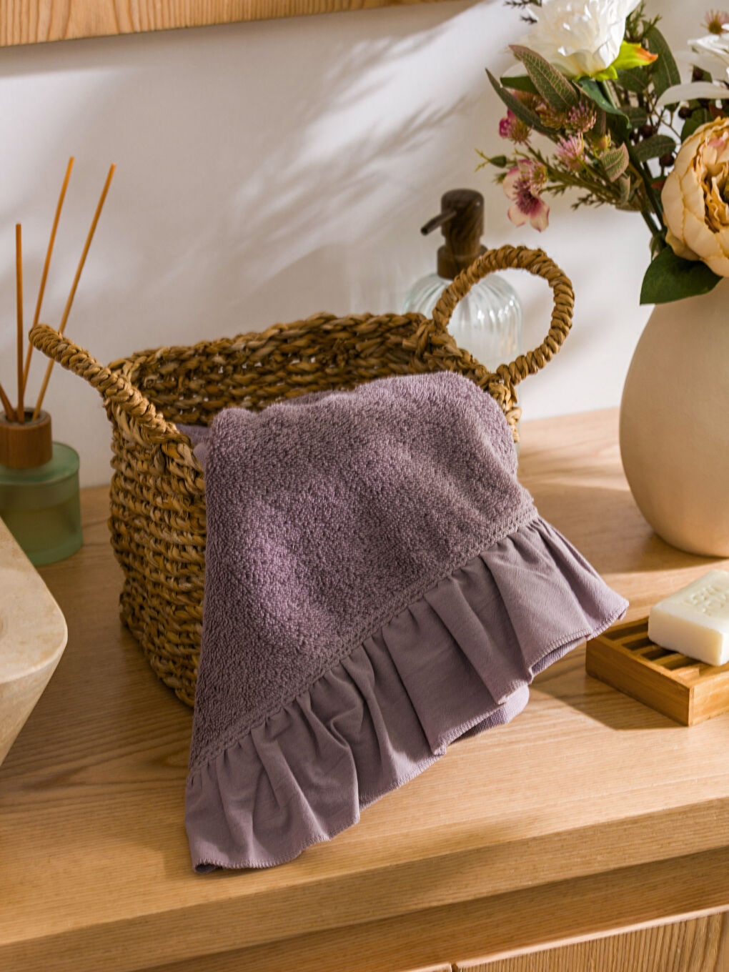 Ruffle Detailed Face Towel 50x80 cm-1