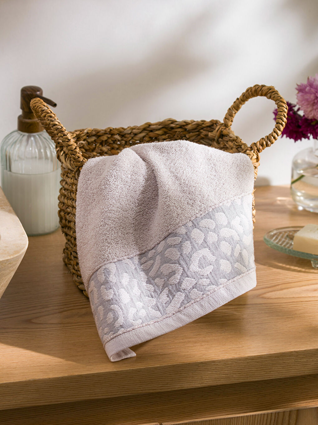 Gri Pamuklu Nakışlı Yüz Havlusu 50x80 cm