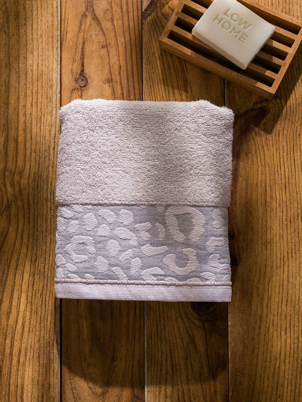 Gri Pamuklu Nakışlı Yüz Havlusu 50x80 cm-2