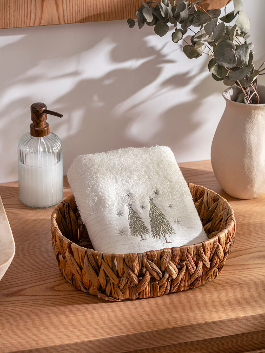 Ekru Ağaç Nakışlı Yüz Havlusu 50x80 cm