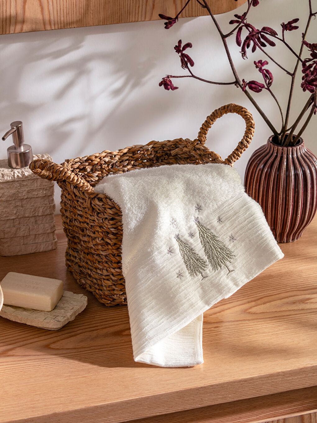 Ekru Ağaç Nakışlı Yüz Havlusu 50x80 cm-1