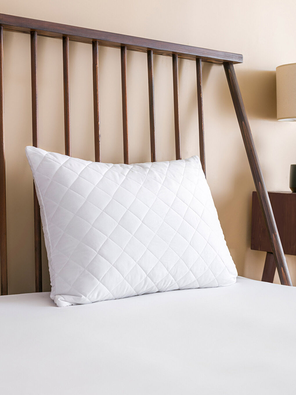 Beyaz Kapitone Desenli Yastık Alezi 50x70 cm