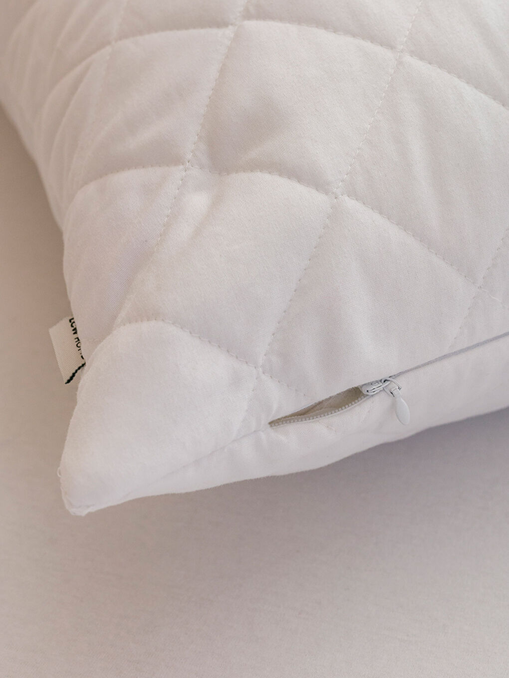 Beyaz Kapitone Desenli Yastık Alezi 50x70 cm-2