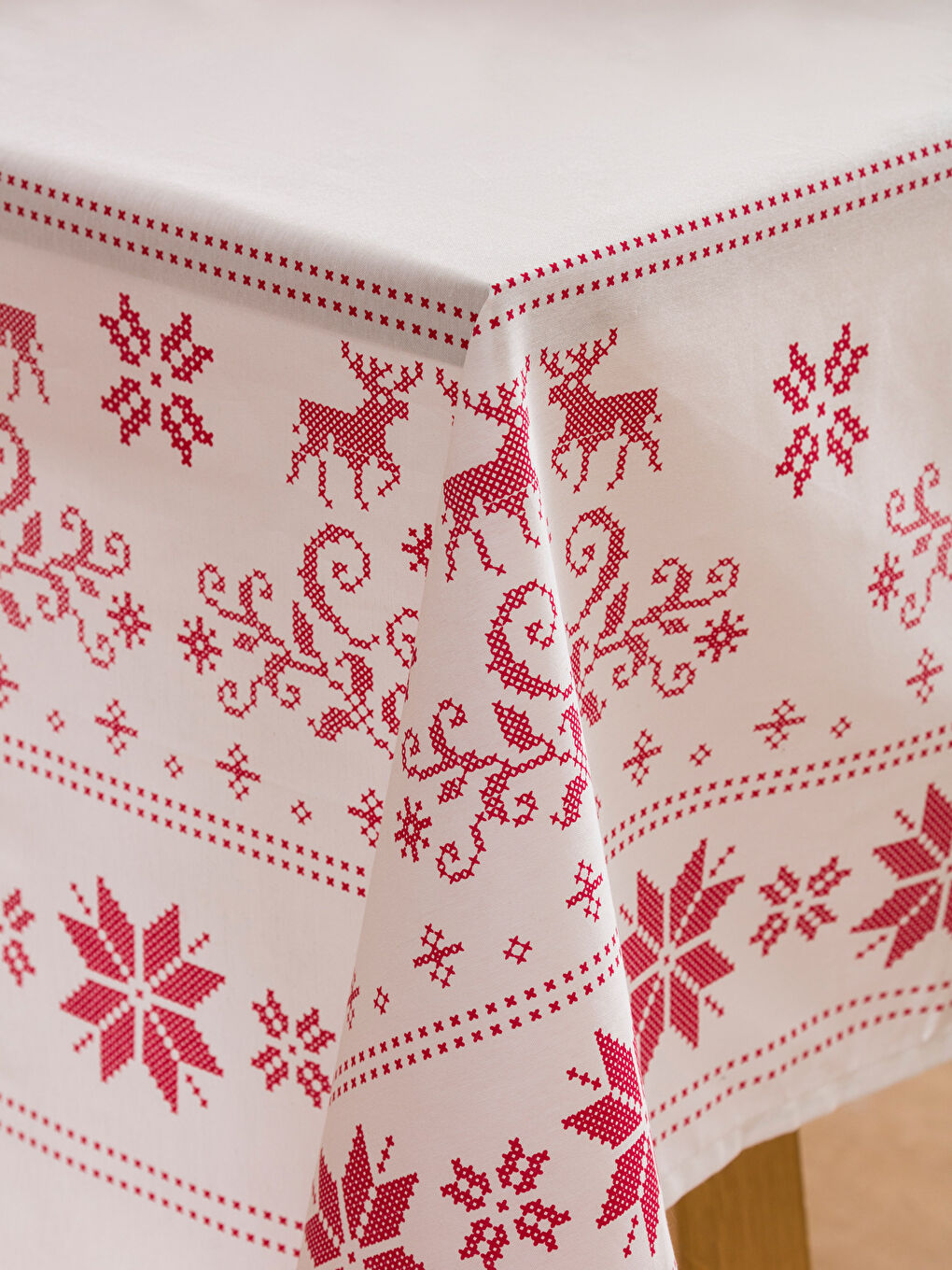 Kırmızı Yılbaşı Temalı Masa Örtüsü 150x250 cm-2