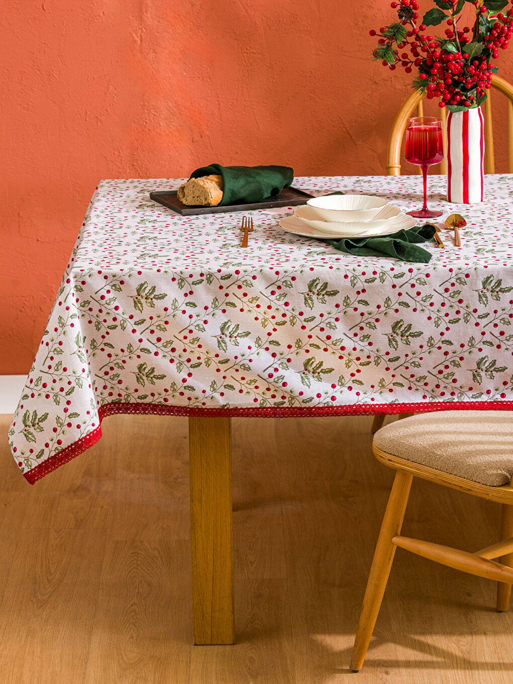 Karışık Çiçek Desenli Masa Örtüsü 150x220 cm-2